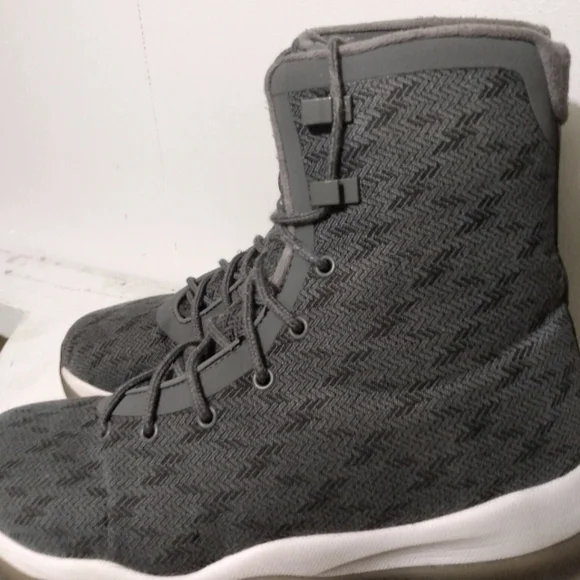 Jordan | Shoes | Air Jordan Future Boots Size 85 | Poshmark display picture 1